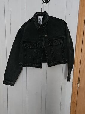 Sadie & Sage Black Cropped Denim Jacket